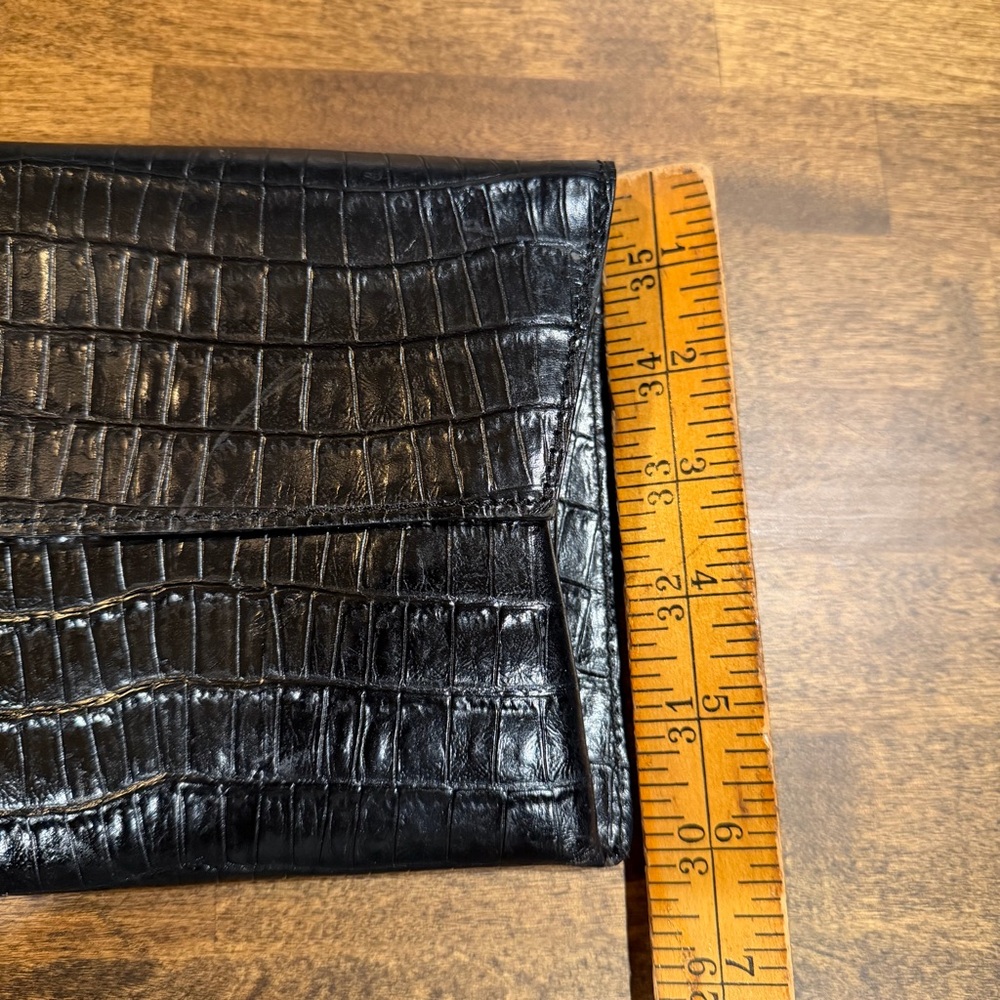 Vintage Etienne Aigner Black Leather Croc Embossed Clutch with Gold Clasp - Picture 9 of 9